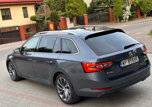 Skoda Superb cena 79900 przebieg: 164000, rok produkcji 2017 z Płock małe 742